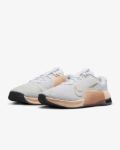 Image de W NIKE METCON 9  7.5US - 38 1/2 Blanc/beige