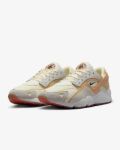 Image de NIKE AIR HUARACHE RUNNER  9US - 42 1/2 Beige