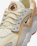 Image de NIKE AIR HUARACHE RUNNER  9US - 42 1/2 Beige